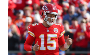 Patrick Mahomes Knee Injury Is Just One Problem in 2026
